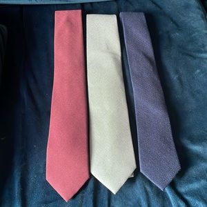 Lot of 3 solid ties. Nautica, Perry Ellis, Bar III. All in excellent condition.